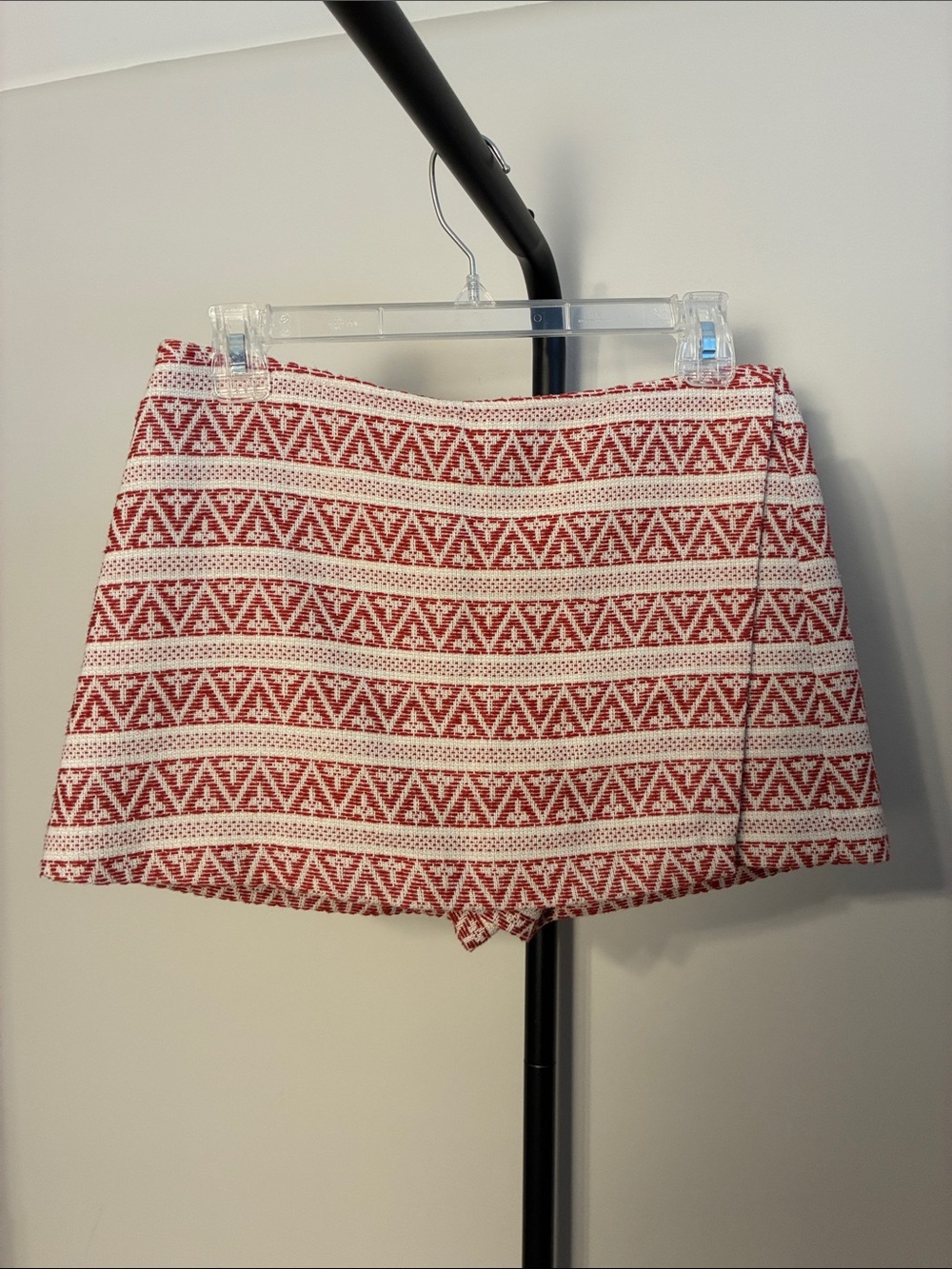 BCBGeneration aztec print skort faux wrap front shorts red cream mid rise size 2